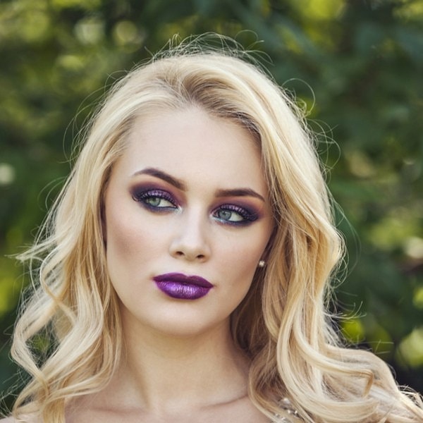 2. Вы наносите слишком много макияжа