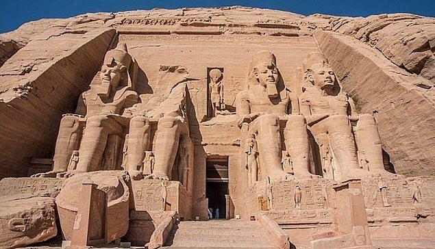 BONUS: II. Mısır'ın Ramses yönetimi altındaki işçiler kraliyet nekropolünü inşa etmek için yeterli miktarda tahıl aldıklarını hissetmediklerinde, tarihte belgelenen ilk grevlerden birini gerçekleştirdiler.