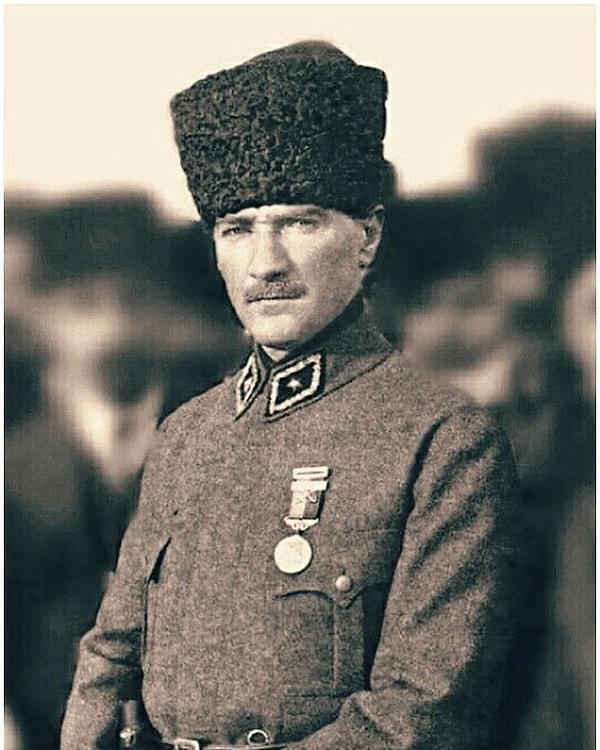1921 - Gazi Mustafa Kemal, Türk Orduları Başkomutanlığı'na seçildi.