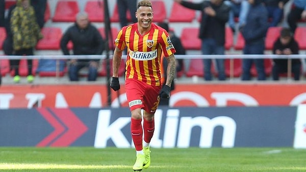 20. Tjaronn Chery / Kulüpsüz ➡️ Medipol Başakşehir