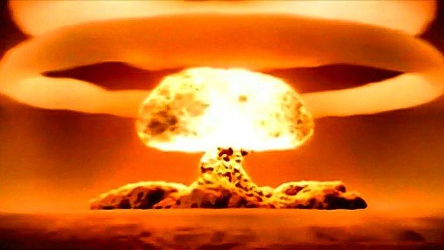 1953 - Sovyetler Birliği, Kazakistan'da Atom Bombası denedi.