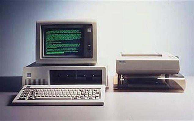 1981 - IBM ilk kişisel bilgisayarını piyasaya sürdü.