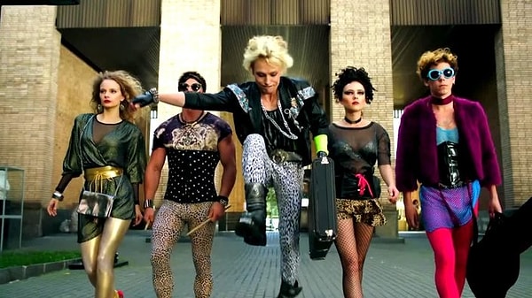 4. Допустим, в 90-е вы выиграли в лотереи много денег. Как бы их потратили?