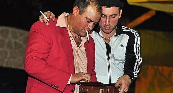 8. Как атрибут 90-х вы бы с удовольствием носили?