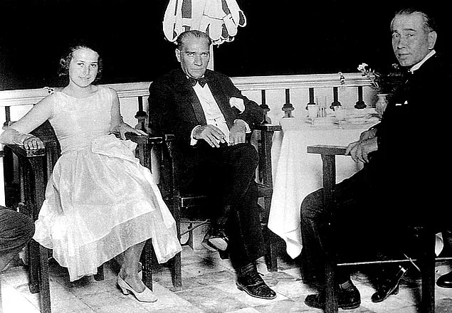Onun ilham verici yaşam öyküsü adeta bir film gibi... Peki film demişken, Gandhi'den Churchill'e pek çok liderin biyografik filmleri varken, neden hiç Atatürk'ü anlatan bir yapım yok, merak ettiniz mi?