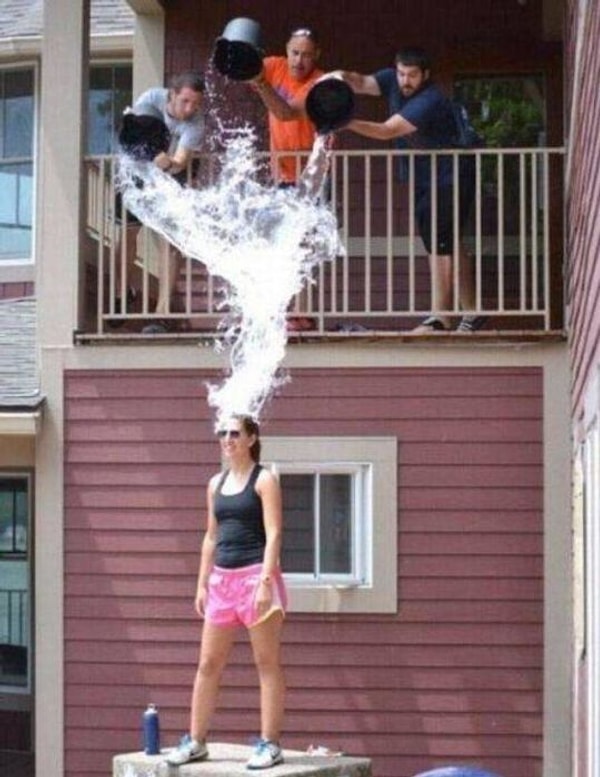 32. Вот это я понимаю айс бакет челендж! 😳