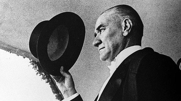New York Times o dönem yaptığı bir haberinde, uç görüşlü Ermeni ve Yunanların, Atatürk'ün bir kahraman olarak tanıtılmaması ve Türkiye'ye karşı olumlu bir hava yaratılmamasını arzuladığını söyledi.