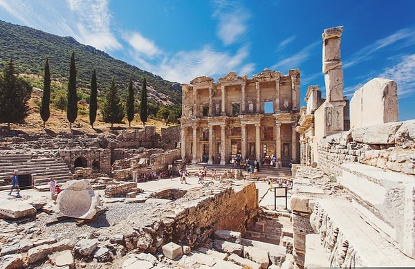 9. В какой стране находится древний город Эфес?