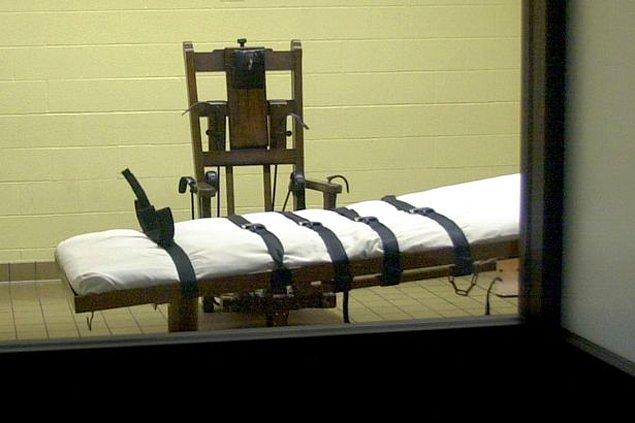 Suçluların ölüm cezasını bekleme süresi ise ortalam 20 yıl. Birçok mahkum son güne kadar davayı sürdürüyor ve karara itiraz ediyor.