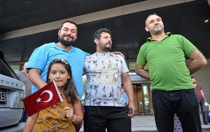 Nijerya'da Korsanlar Tarafından Kaçırılan 10 Türk Denizci Yurda Döndü: 'Ne Zaman Öleceğiz Diye Düşündük'