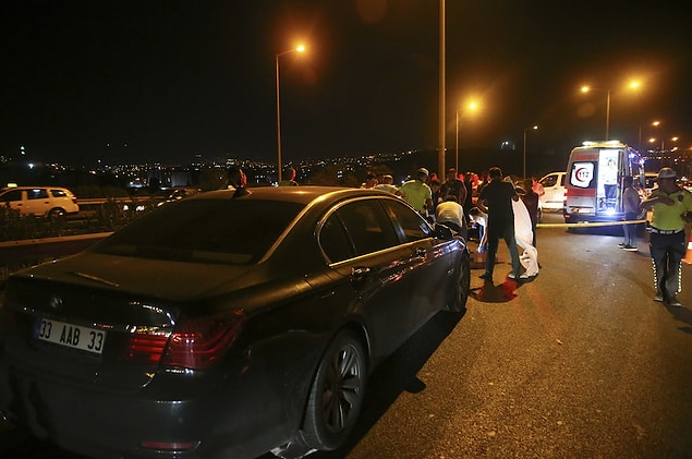 Olay yerinde hayatını kaybettiği belirlenen Kaya'nın cesedi otopsi için İzmir Adli Tıp Kurumu'na gönderildi.