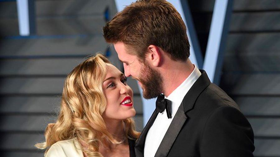 Aska Dair Umutlar Tukenmeye Devam Ediyor 7 Ay Once Evlenen Miley Cyrus Ve Liam Hemsworth Ayrildiklarini Acikladi Onedio Com