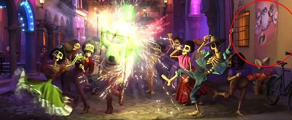 13. А еще в кадре появляется плакат мультфильма "Суперсемейка"