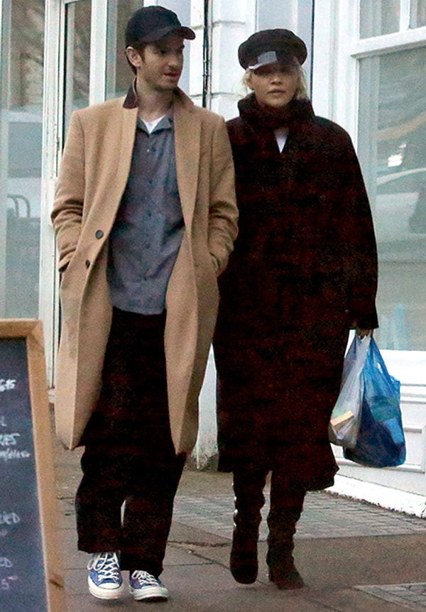 8. Рита Ора и Эндрю Гарфилд встречались всего 4 месяца, а потом девушка решила, что отношения помешают продвижению ее карьеры.