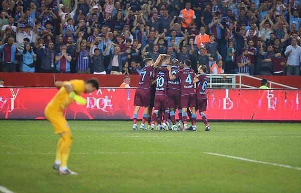 Trabzonspor, UEFA Avrupa Ligi 3. Ön Eleme Turu karşılaşmasında 2-2’nin rövanşında Çek ekibi Sparta Prag'ı 2-1 mağlup etti ve bir üst tura yükseldi.