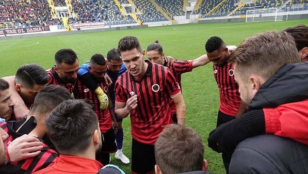 Genç oyuncunun transferinin ardından başkent ekibi Gençlerbirliği resmi internet sitesinden Mert’e bir teşekkür mesajı paylaştı: