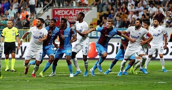 UEFA Avrupa Ligi 3. ön eleme turunda 4 gün önce Sparta Prag’ı eleyen Trabzonspor, Süper Lig’deki ilk maçında ise Kasımpaşa ile deplasmanda kozlarını paylaştı. Karşılaşmanın ilk 20 dakikasında etkili bir oyun ortaya koyan Bordo- Mavililer, birçok fırsattan yararlanamadı.