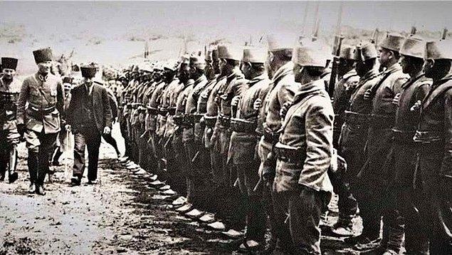 1922 - Mustafa Kemal Paşa, ordu komutanlarıyla Akşehir'de yaptığı son toplantıda, Büyük Taarruz emrini verdi.