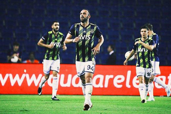 77. dakikada Fenerbahçe eşitliği yakaladı. Tolga'nın ortasına gelişine vuran Muriqi skoru 1-1 yaptı.