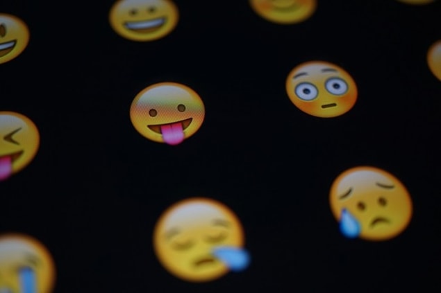 Akıllarda tek bir soru var: Peki gönüllere giden yolda hangi emoji daha etkili?