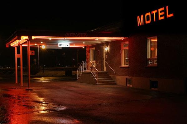 14. Mastürbasyon konusunda da ilginç tercihleri vardı Dennis'in: Motel partileri!