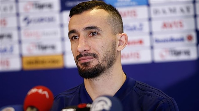 2010 yılında Galatasaray'dan Valencia'ya transfer olan yıldız isim, ardından 2012'de Fenerbahçe macerasına atılmıştı.