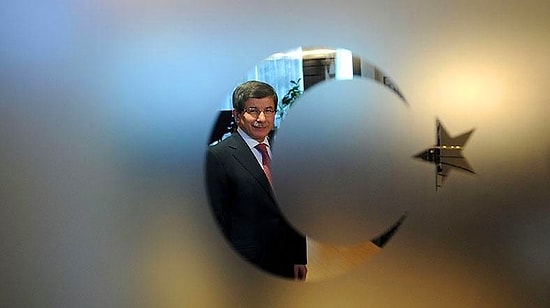 Eski Başbakan Ahmet Davutoğlu Hakkında Suç Duyurusunda Bulunuldu