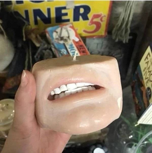 17. Свечка для любителей фильма "Дом восковых фигур"