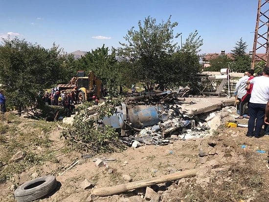 Kayseri'de Kanal Açma Aracı Bir Evin Üzerine Devrildi: 4 Kişi Hayatını Kaybetti