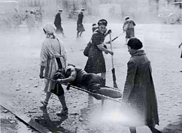 1941 - II. Dünya Savaşı: Alman birliklerinin Leningrad Kuşatması başladı.