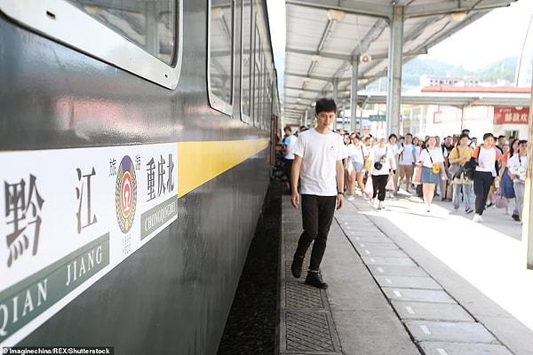Eşi benzeri olmayan bu maceraya katılan Yang Huan isimli bir yolcu daha şimdiden bir erkek arkadaş bulduğunu söyledi.