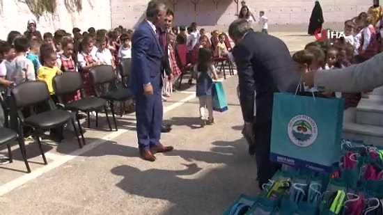 AKP'li Belediye Başkanından Örnek Davranış: Makam Aracını Satarak 12 Bin Öğrencinin Yüzünü Güldürdü