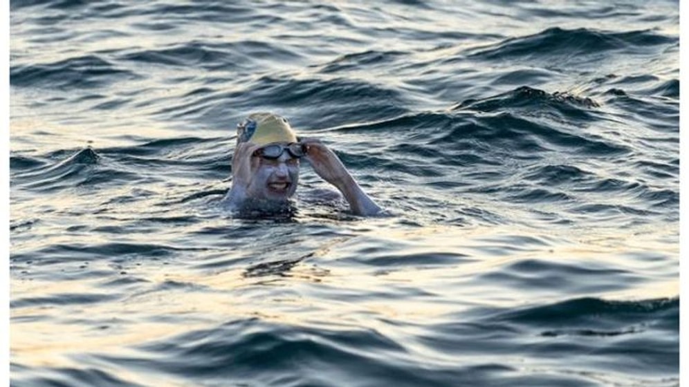 Meme Kanserini Yenen Yüzücü Sarah Thomas Manş Denizi'ni 4 Kez Üst Üste Hiç Durmadan Geçen İlk Kişi Oldu