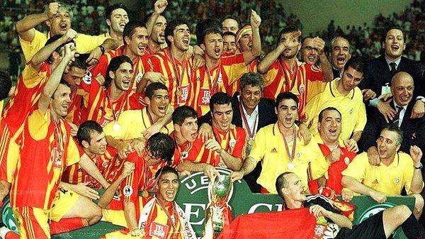 2000 yılında ise Mircea Lucescu'yla UEFA Süper Kupa'yı müzesine götürerek elde eden Galatasaray, UEFA Şampiyonlar Ligi'ndeki en iyi sezonlarını da yine bu iki teknik adamla yaşadı.