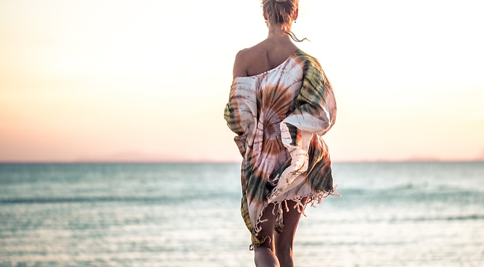 Yazı Bitiremeyen Tatilciler İçin Sahilde de Şık Olmayı Mümkün Kılan 10 Plaj Kıyafeti