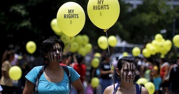 El Salvador'da kürtaj yasaları, düşük yapan bir kadını 30 yıl hapis cezasına çarptıracak kadar korkunç.
