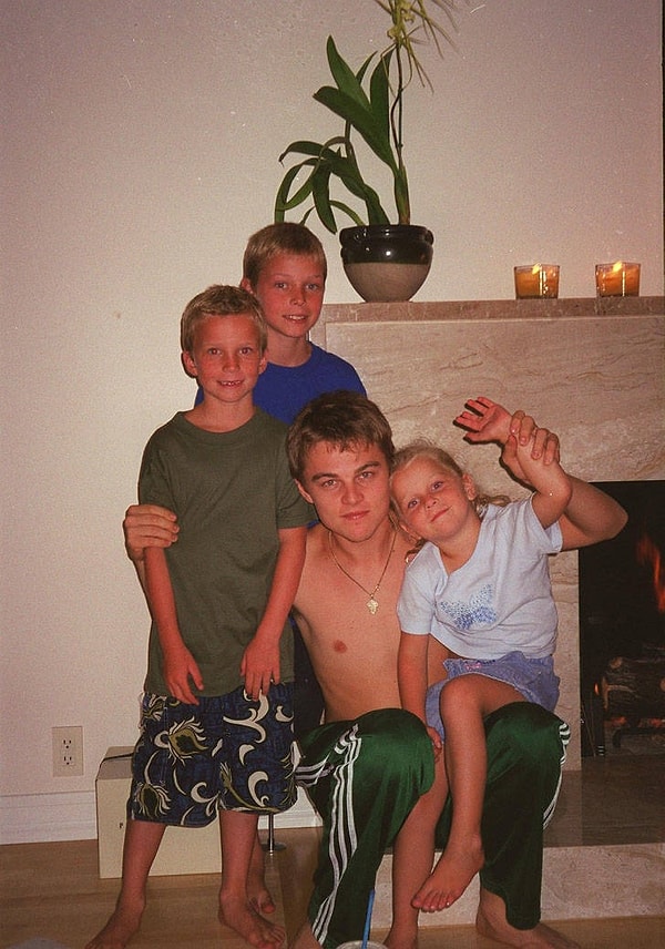 Леонардо ДиКаприо с двоюродными братьями и сестрами, 1999 год