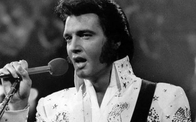 8. Elvis Presley'in ölümü kalp yetmezliği olarak açıklandı. Kimilerine göre hala yaşıyor o, ölmedi.