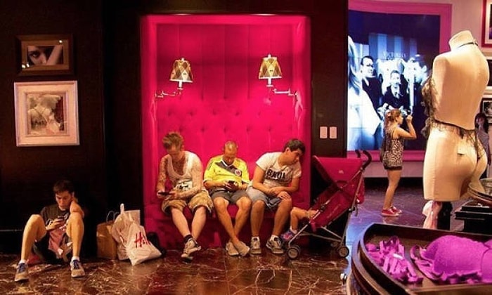 Как выглядит боль и отчаяние или фотографии мужчин на шоппинге :)