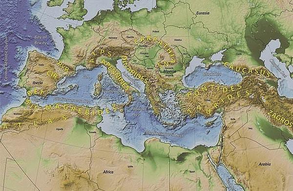 Bilim adamları, Büyük Adria'nın Avrupa ile çarpışmasının, haritada gördüğünüz dağlık alanları oluşturduğunu düşünüyor.