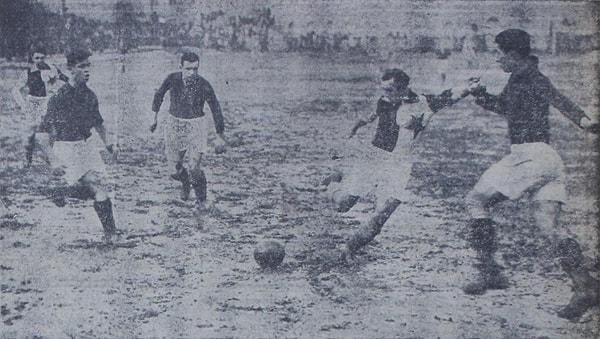Fenerbahçe ile Galatasaray, 1934 yılında Türkiye'ye davet ettikleri yabancı takımlarla birer kez hazırlık maçı yaptıktan sonra, üçüncü maçı "Fenerbahçe-Galatasaray Karması" şeklinde oynadılar.