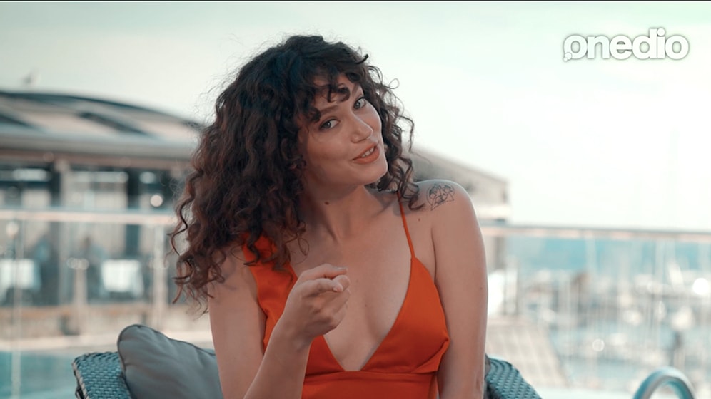 Melisa Şenolsun Sosyal Medyadan Gelen Soruları Yanıtlıyor