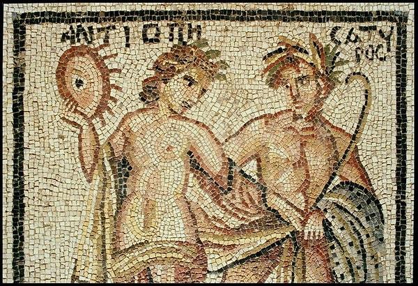 Sykion kralı Epopeus’a sığınıp yardım dileyen Antiope, kralın koruması altına girer. Epopeus, Antiope’yi görür görmez aşık olmuş ve onunla evlenmeye niyetlenmiştir.