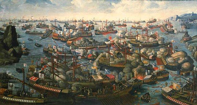 1571 - Osmanlı, Haçlı donanmasına karşı İnebahtı Deniz Savaşı'nda yenilerek yükselme döneminde ilk savaş kaybını yaşadı.