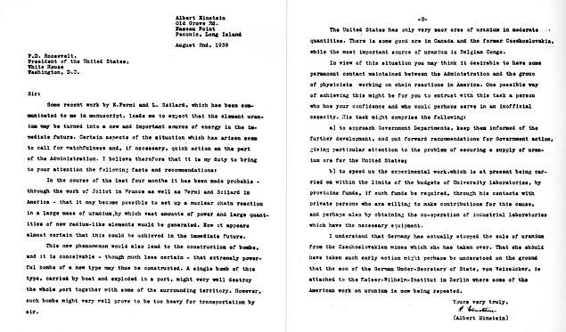 1939 - Albert Einstein, ABD Başkanı Roosevelt'e, atom bombası konusuna dikkatini çekmek için yazdığı ünlü mektubunu kaleme aldı.