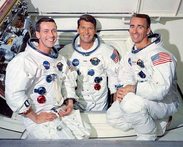 1968 - NASA, ilk insanlı uzay uçuşunda Apollo 7'yi uzaya fırlattı; astronotlar Wally Schirra, Donn Fulton Eisele ve R. Walter Cunningham.