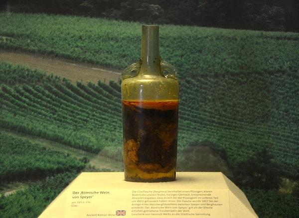 8. Bu gördüğünüz şişe Speyer şarap şişesi. Bu şişe dünyanın bilinen en eski şarap şişesi ve milattan sonra 325 yılına ait olduğu düşünülüyor.