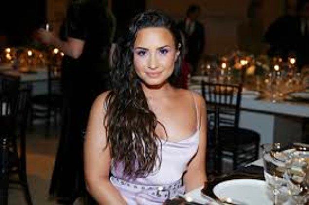 14. Demi Lovato bipolar rahatsızlık, bulimia ve bağımlılıkla uzun süre savaştı.