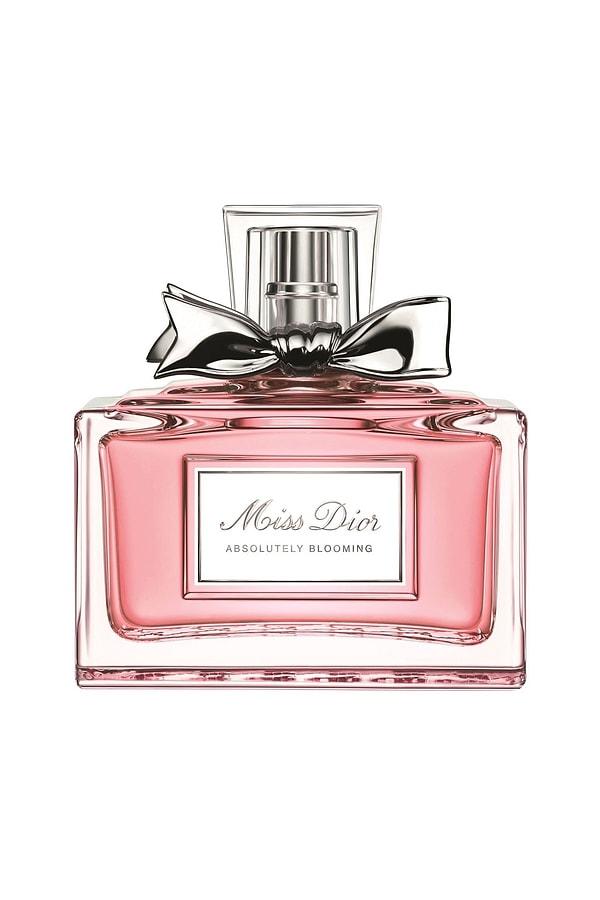 3. Sıcak pembe renklerin enfes çiçeksi tonlarla harmanlandığı Dior Miss Dior Absolutly Blooming sizi çağırıyor! (Kadın)