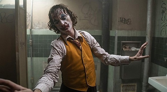 "Warner Bros. müzik departmanı'nın Google'a hiç mi erişimi yokmuş, böyle bir hata nasıl yapılır?" gibi eleştiriler yapıldı.